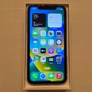 iPhone XR | White | 64GB (unlocked)